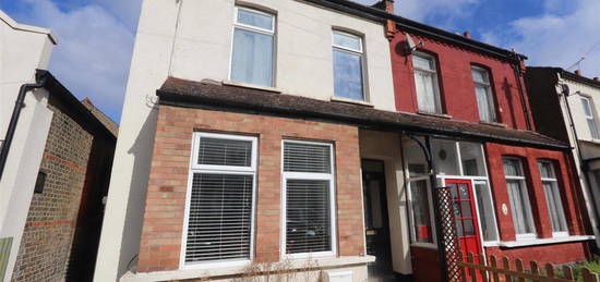 Flat to rent in St. Anns Road, Southend-On-Sea SS2