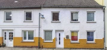 Reihenmittelhaus mit Scheune, Garten und Carport in zentraler Lage von Bad Sülze zu vermieten