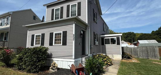 237 Nichols St, Leesport, PA 19533