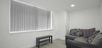 3 bed flat to rent