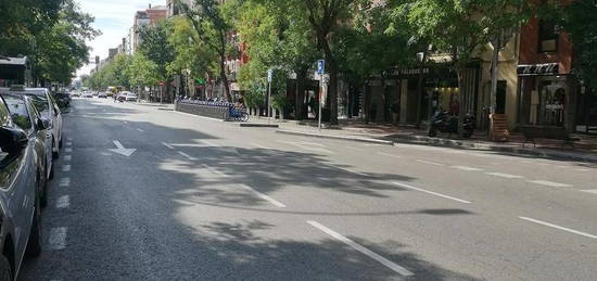 Piso de alquiler en Calle de Santa Engracia, Almagro