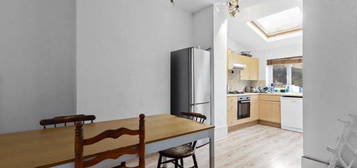 Flat to rent in Cricklewood Lane, London NW2