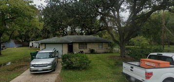 1027 Spruce St, La Marque, TX 77568