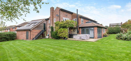 5 bed detached house for sale