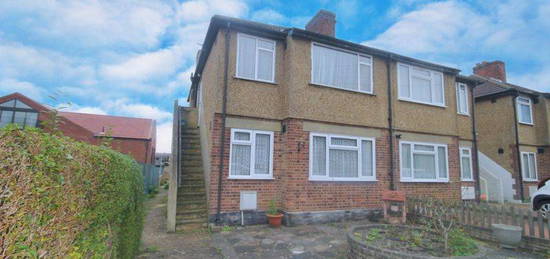 Flat for sale in Braund Avenue, Greenford UB6