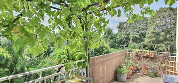 MONTREUIL, GUILANDS - CROIX DE CHAVAUX, GRANDE MAISON AVEC ATELIER, GARAGE, TERRASSE ET JARDIN