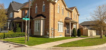1 Green Hollow Ct, Markham, ON L6E 1K7