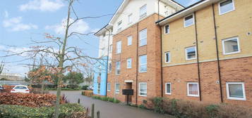 Flat to rent in Admiralty Close, West Drayton UB7