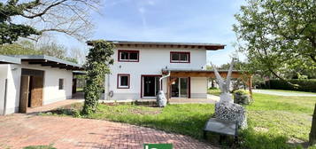 NEW PRICE. Spacious, low-energy house with an additional office/practice or apartment of 70 m². Completely renovated in 2023! - JETZT ZUSCHLAGEN