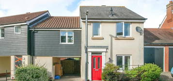 3 bedroom link detached house for sale