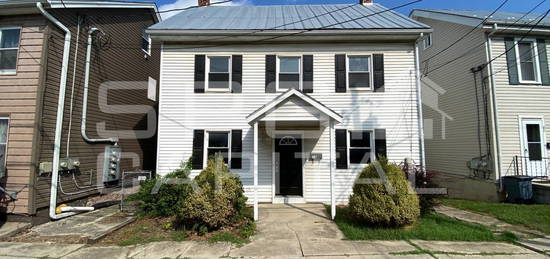 19 Oregon St, Mercersburg, PA 17236