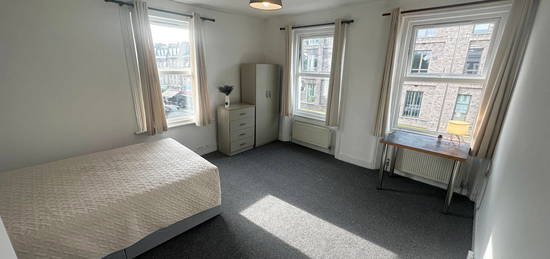 Room to rent in Harrow Road, London W9