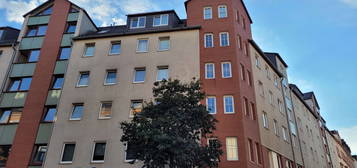 ***GEMÜTLICHE WOHNUNG MIT BALKON IM GEPFLEGTEM MFH-AUFZUG-TIEFGARAGENSTELLPLATZ***