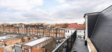 Flat to rent in Camden Road, London N7