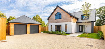 4 bed detached house for sale