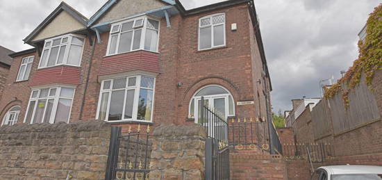 5 bedroom detached house