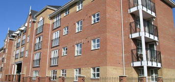 Flat to rent in Mill Street, Slough SL2