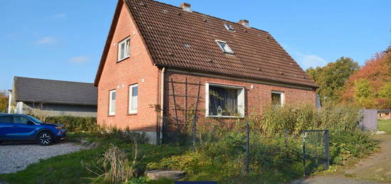 Klassisches Rotklinker-Einfamilienhaus auf 1458 m² parkänlichen Grundstück in 24245 Klein Barkau