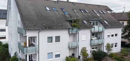 Renovierte, leerstehende 2,5-Zi.-Wohnung in Top-Lage - Stellplatz, Balkon, Kellerabteil