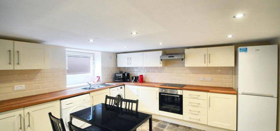 4 bedroom terraced house to rent