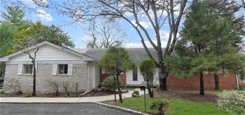 758 Todt Hill Rd, Staten Island, NY 10304