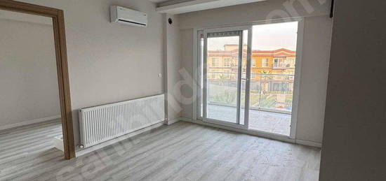 Havuzlu sitede sıfır daire