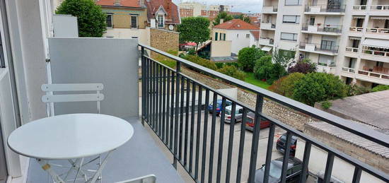 MEUBLE de 2 pièces, avec balcon, refait à neuf, 5 min à pied de la Gare de Courbevoie