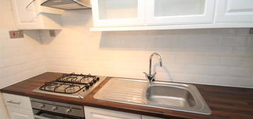 Flat to rent in Everest Way, Hemel Hempstead HP2