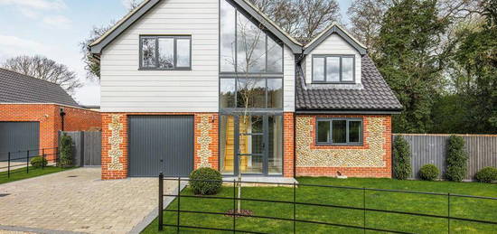 4 bedroom detached house