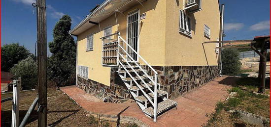 Chalet en calle Extremadura en Cedillo del Condado