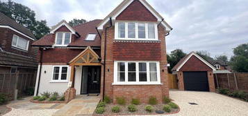 5 bedroom detached house