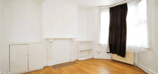 Terraced house to rent in Charnwood Road, London SE25