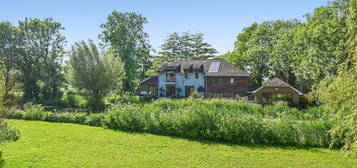 5 bedroom detached house