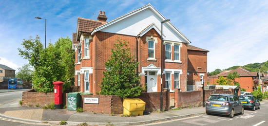 Flat for sale in Bitterne Road West, Southampton SO18