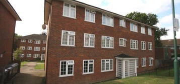 Flat to rent in Lantern Close, Wembley HA0