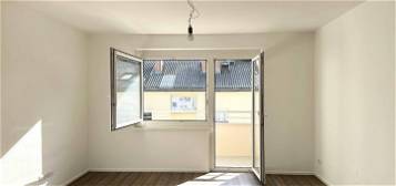 Bestlage Alte Donau! Komplett renovierte 2-Zimmer-Dachgeschoss-Wohnung mit Balkon im Erstbezug