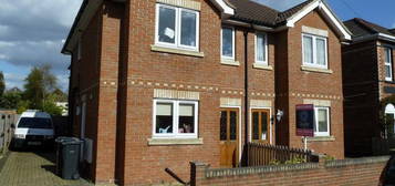 3 bedroom semi-detached house to rent