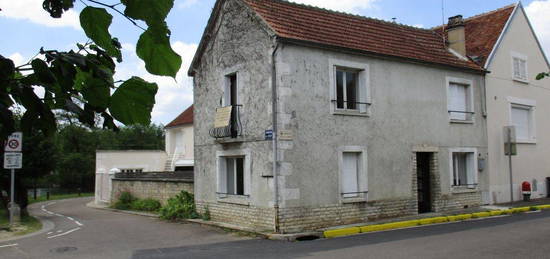 A louer a champs-s/yonne, maison de ville type 3, env. 80 m2 habitable