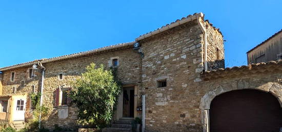 Entre Gard et Ardèche, maison de village à rénover avec beau