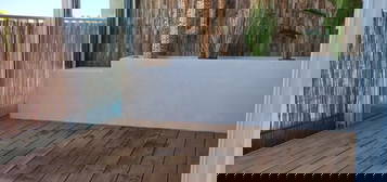 Appartement entièrement rénové en front de mer