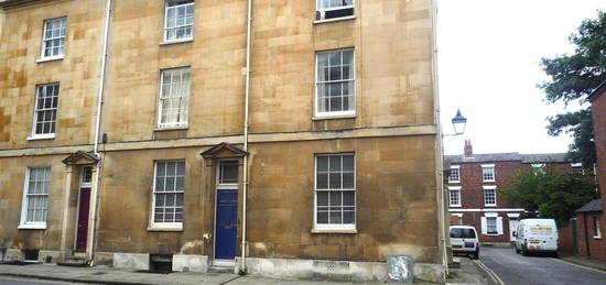 4 bed flat to rent