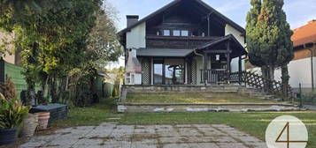 Endlich Platz - Einfamilienhaus mit Carport und Garage