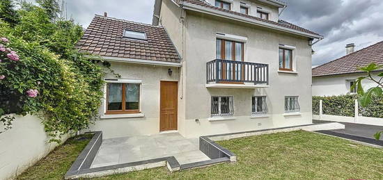 Maison  à vendre, 7 pièces, 6 chambres, 201 m²