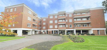 Flat for sale in Bulstrode Court, Gerrards Cross SL9