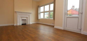 Flat to rent in Salisbury Road, London N4