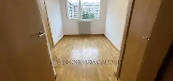 Piso en Universidad - Las Huelgas