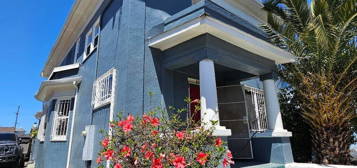 830 36th St #A, Emeryville, CA 94608