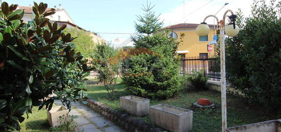 Casa indipendente in vendita in via Circonvallazione, 35