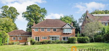 5 bedroom detached house