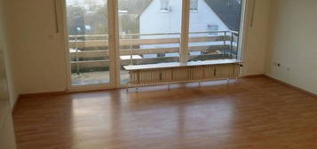 Schöne, helle Dreizimmerwohnung mit Balkon in ruhiger Wohnlage